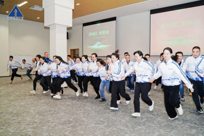 “披荆斩棘、乘风破浪”| 康硕展2023年度营销中心及干部团建活动圆满结束